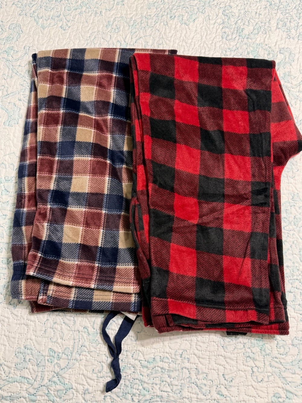 2 pairs of men’s fruit of the loom pajamas size Large